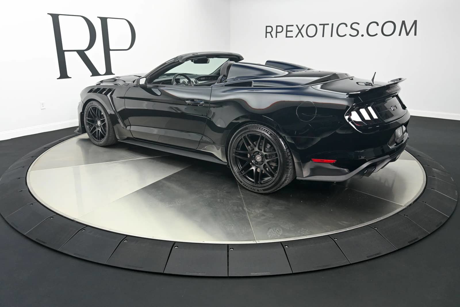Used 2019 Ford Mustang GT Premium w/ GT Performance Package RWD image 18