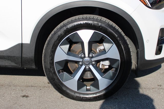 Used 2025 Volvo XC40 B5 Plus image 40