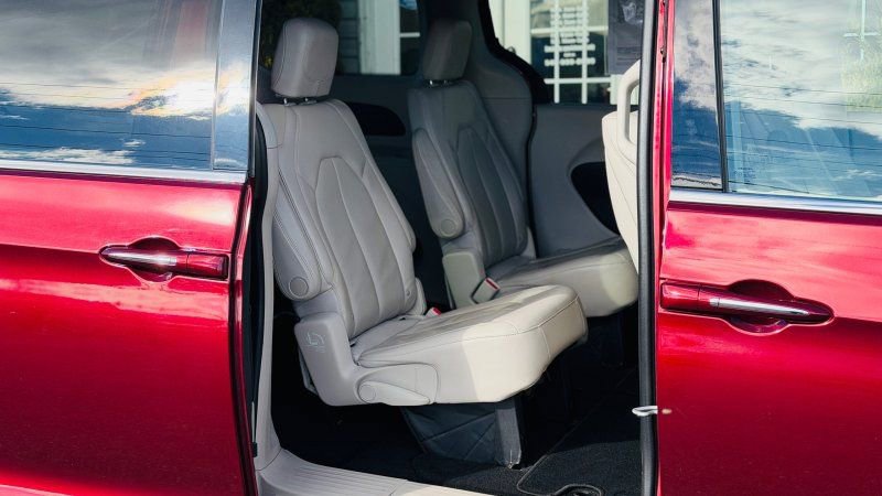 Used 2017 Chrysler Pacifica Touring-L Plus w/ Advanced Safetytec Group image 8