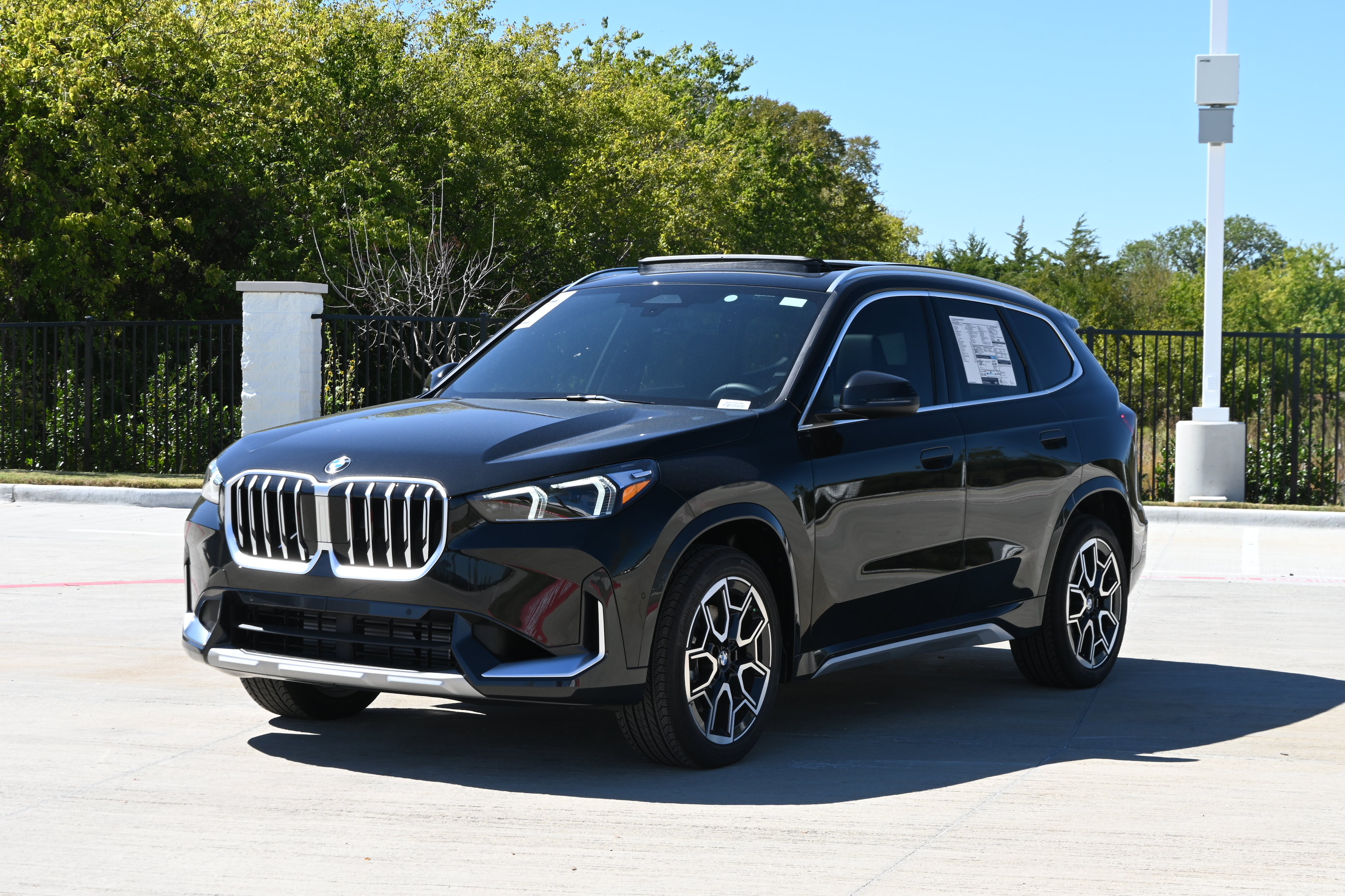 New 2027 BMW X1 xDrive28i AWD/4WD image 3