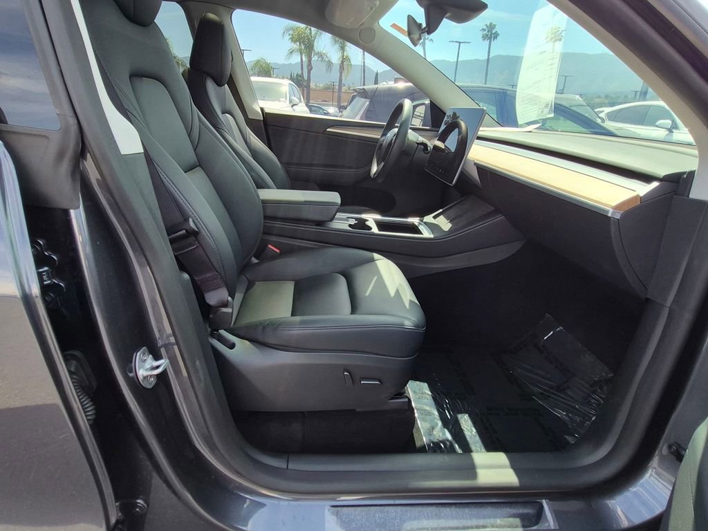 Used 2024 Tesla Model Y Long Range image 27