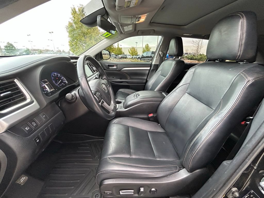 Used 2019 Toyota Highlander XLE FWD image 15