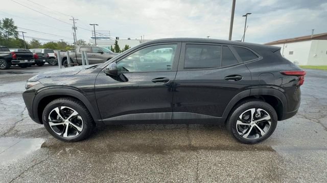 Used 2025 Chevrolet Trax RS FWD image 5