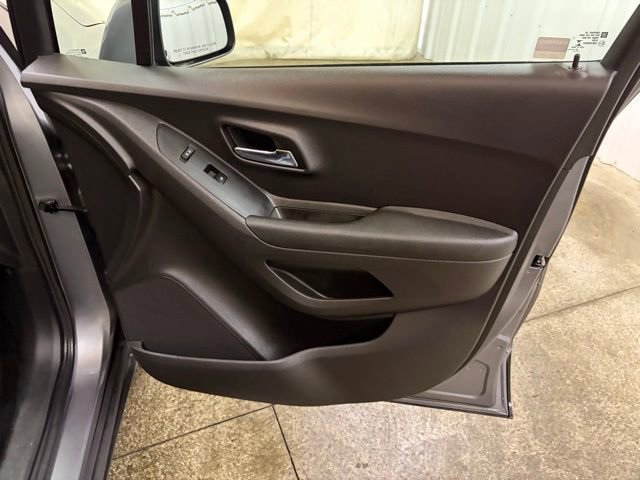 Used 2020 Chevrolet Trax LS image 25