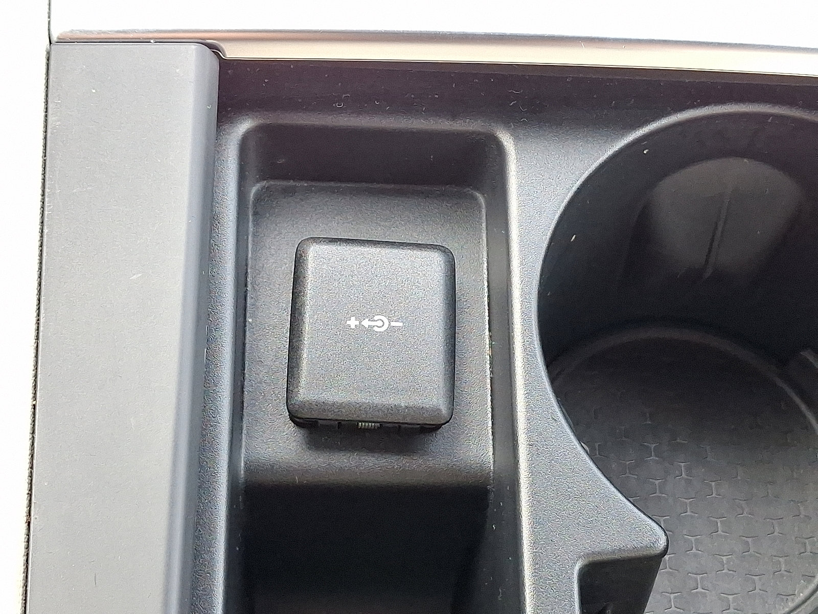 Used 2026 Jaguar F-PACE R-Dynamic S image 31