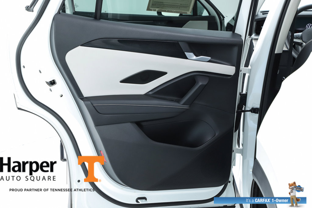 New 2025 Volkswagen Tiguan SE w/ Panoramic Sunroof Package AWD/4WD image 17