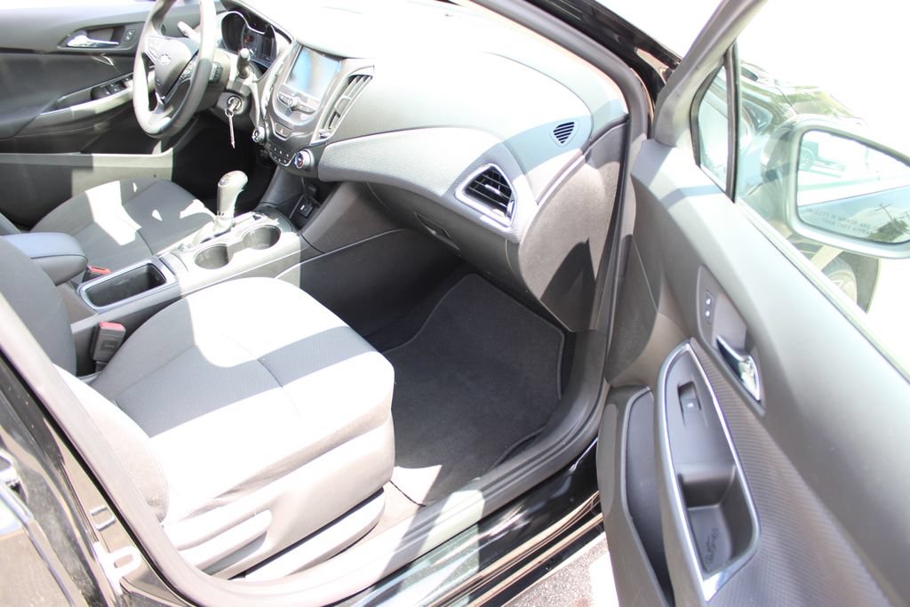Certified 2018 Chevrolet Cruze LT FWD image 37