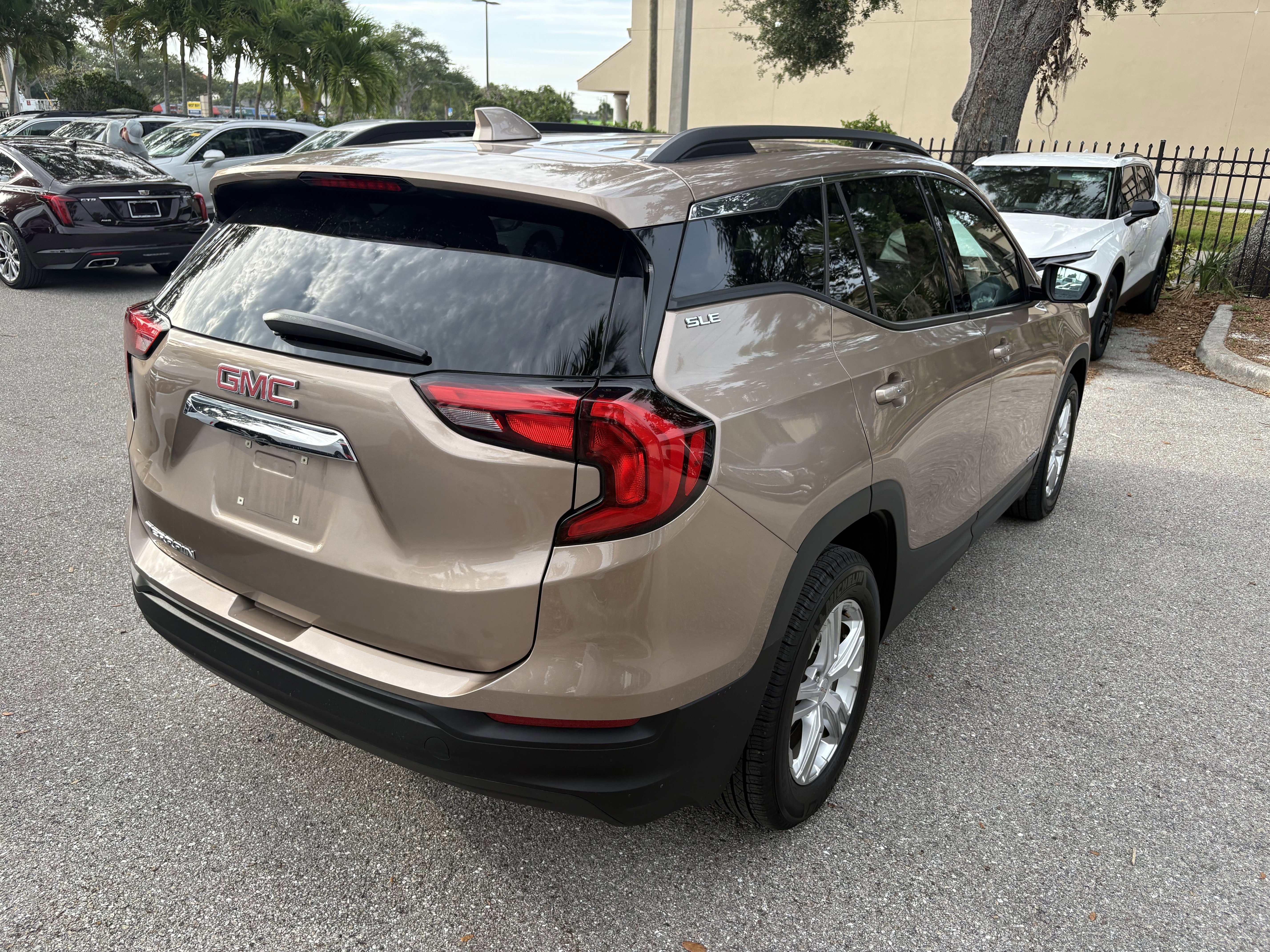 Used 2018 GMC Terrain SLE w/ Driver Convenience Package FWD image 7