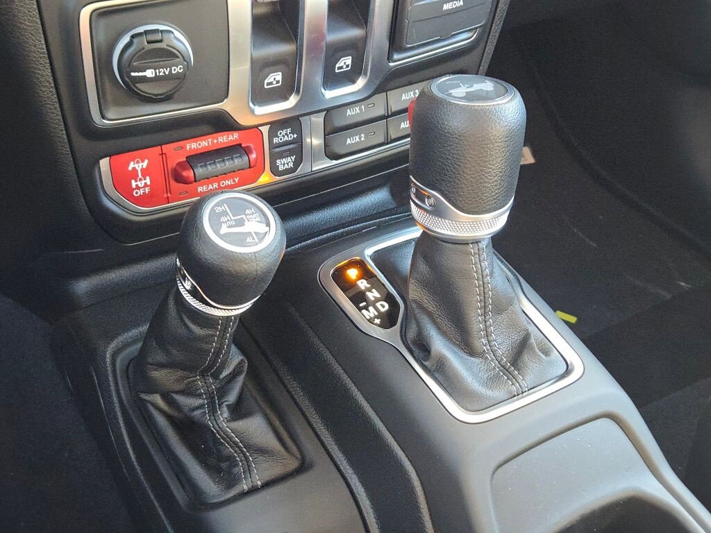 New 2025 Jeep Wrangler Rubicon w/ Xtreme 35 Tire Package image 22