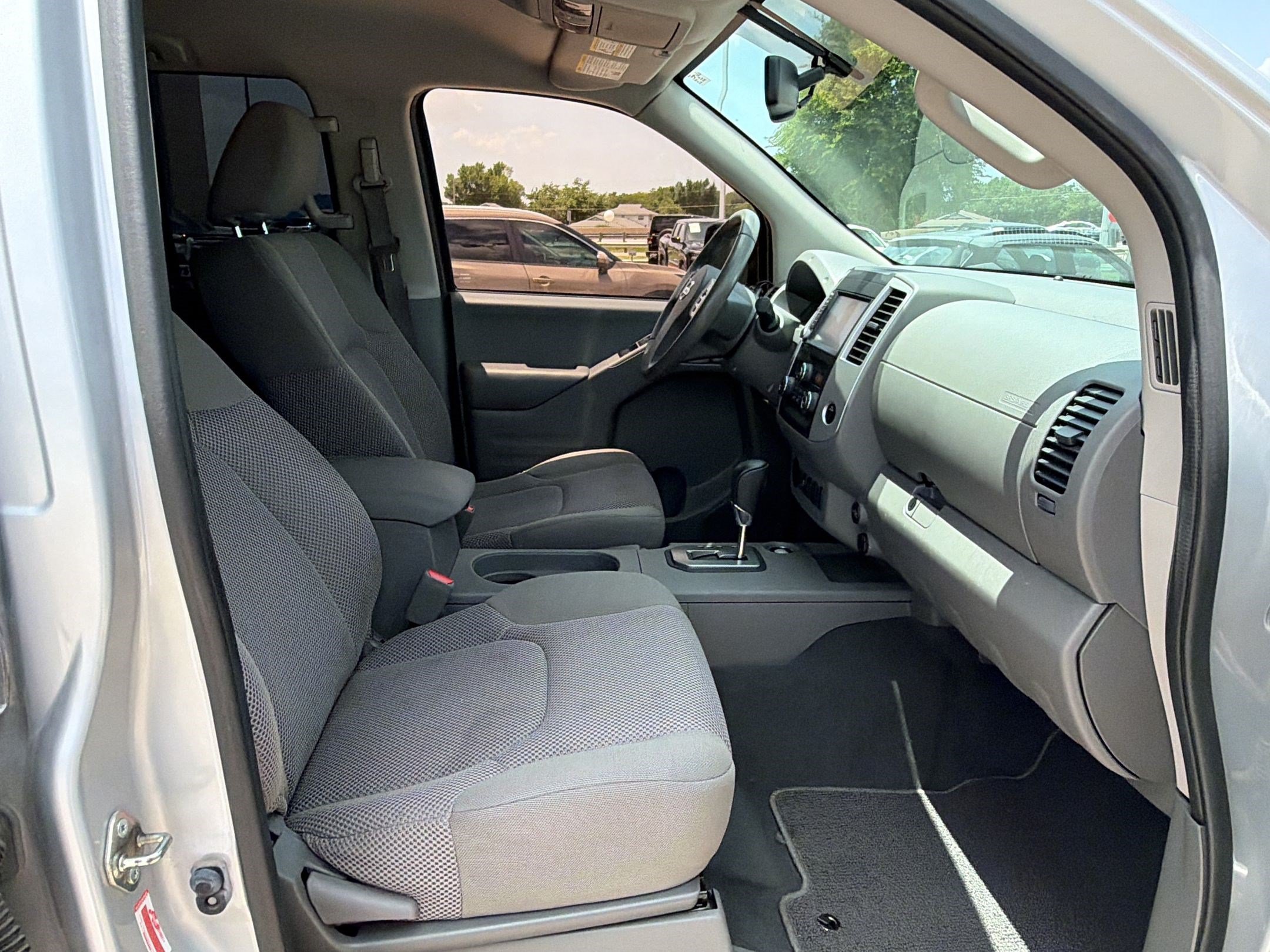 Used 2020 Nissan Frontier SV RWD image 22
