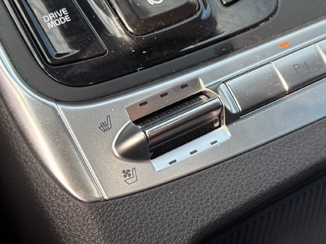 Used 2026 Kia Carnival SX w/ SX Dark Edition Package FWD image 28