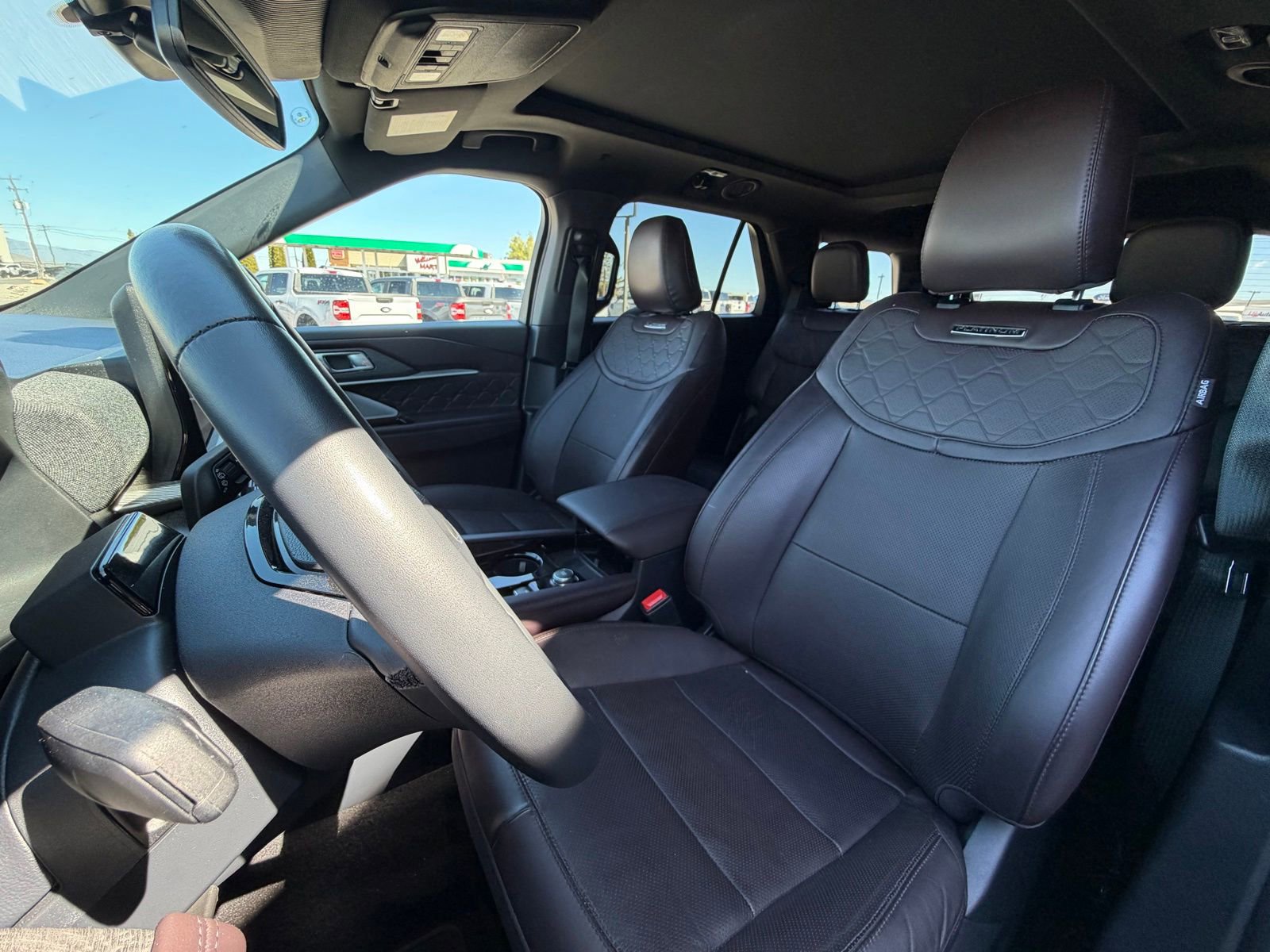 Used 2025 Ford Explorer Platinum w/ LUX Leather Package AWD/4WD image 8
