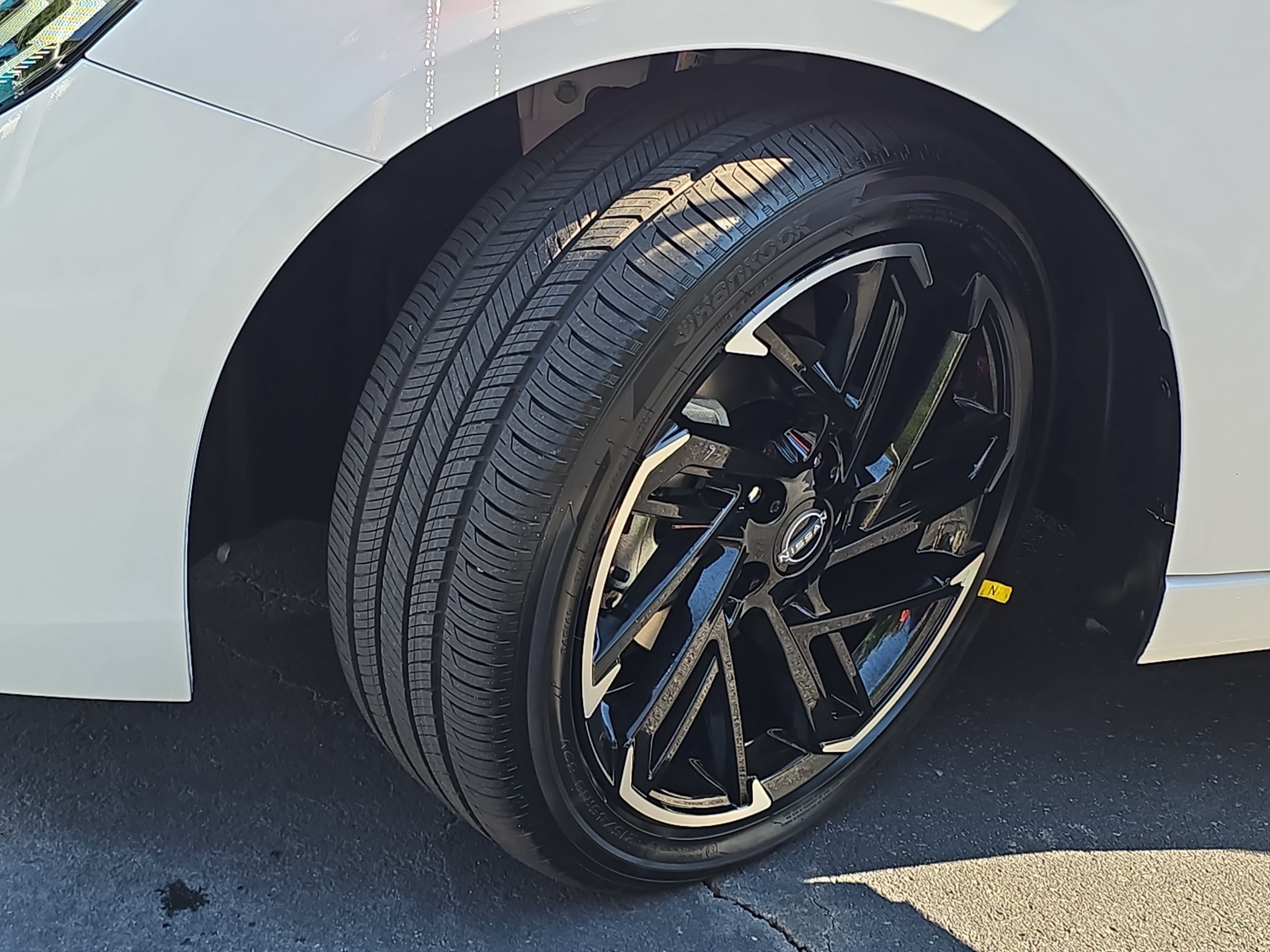 New 2026 Nissan Sentra SR w/ SR Premium Package FWD image 31