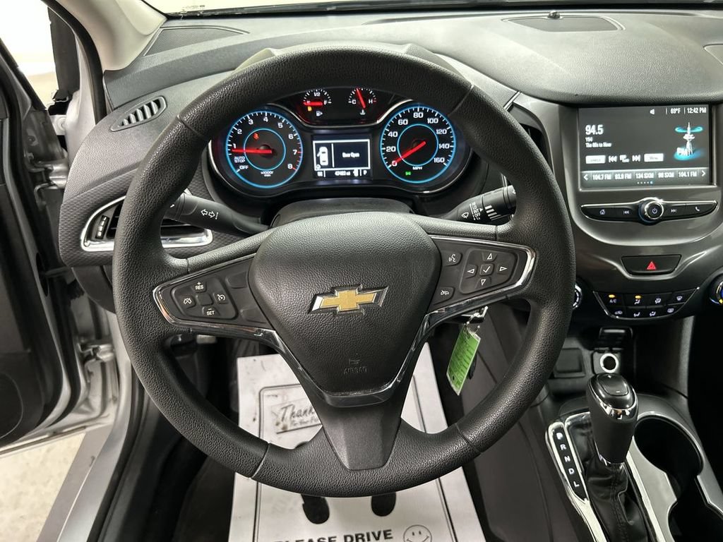 Used 2017 Chevrolet Cruze LT FWD image 4
