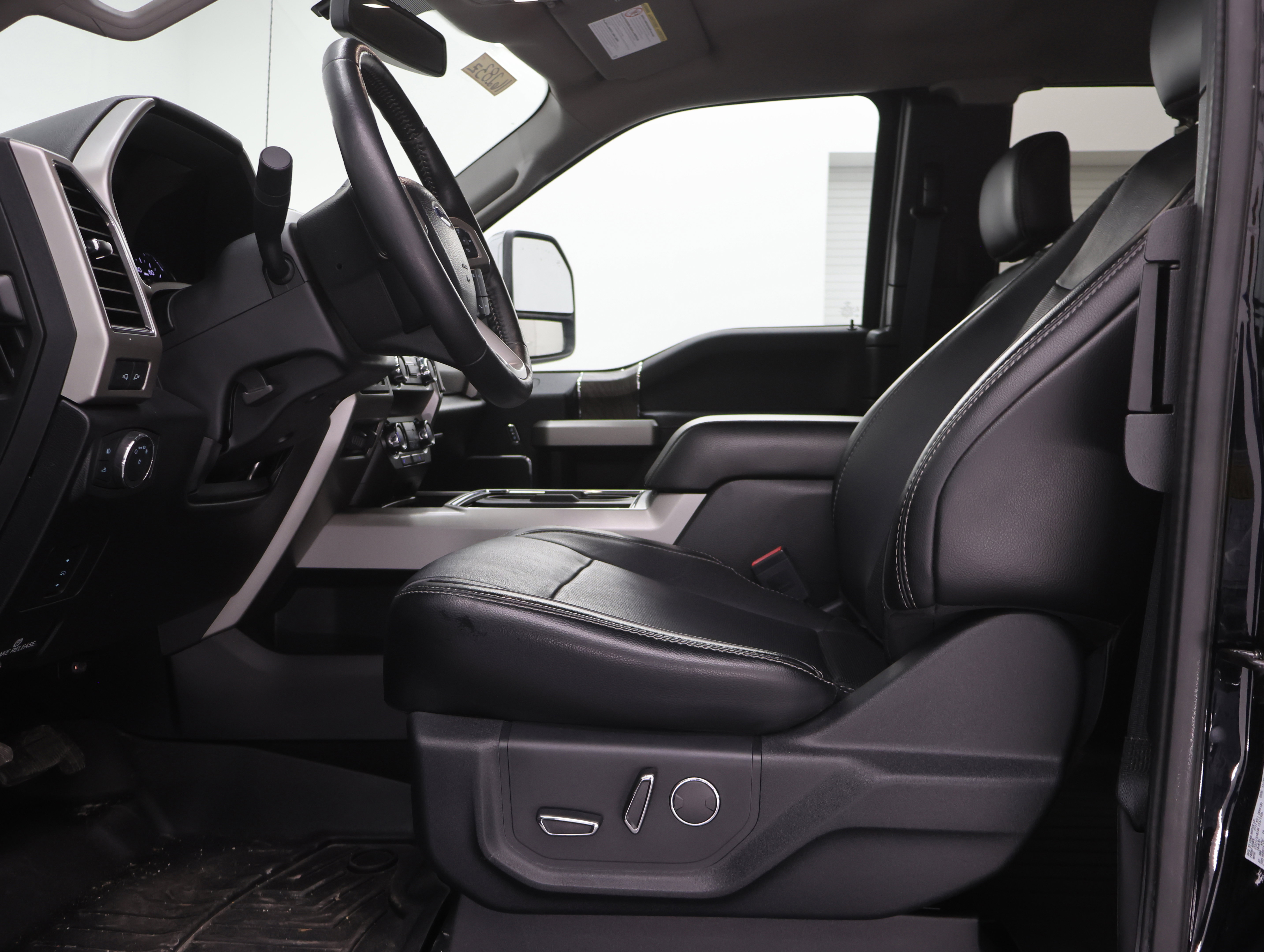 Used 2019 Ford F350 Lariat w/ Chrome Package image 8