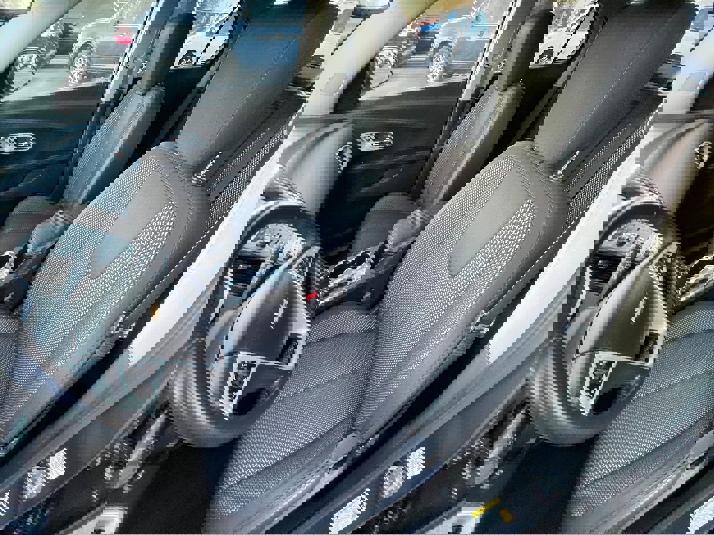 Used 2017 Chevrolet Equinox LT w/ Convenience Package image 12