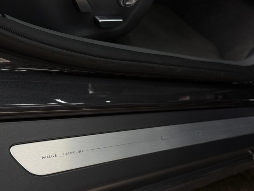 Used 2024 Lucid Air Touring AWD/4WD image 32