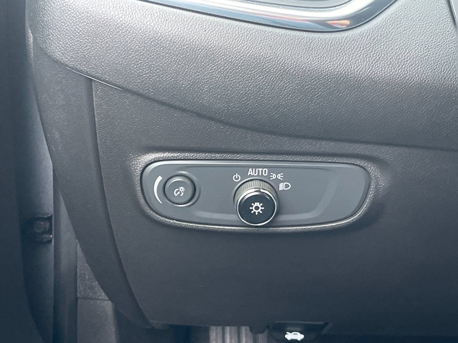 Used 2023 Chevrolet Equinox LS w/ Driver Confidence II Package FWD image 30