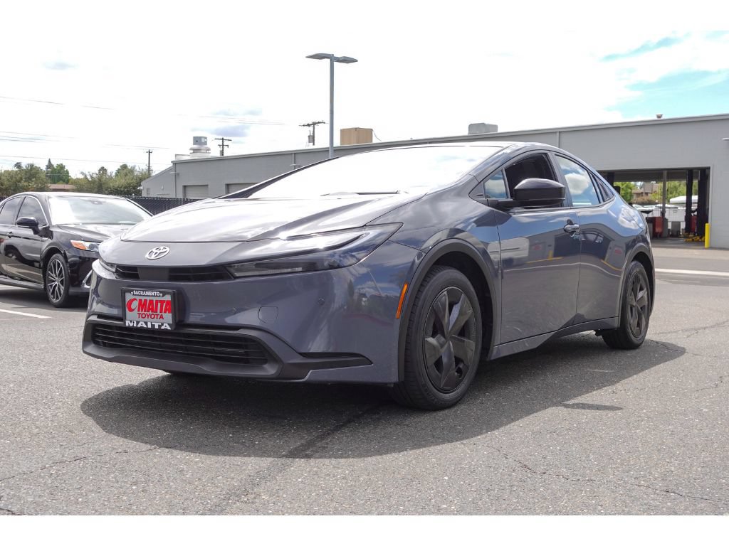Used 2025 Toyota Prius LE FWD image 7