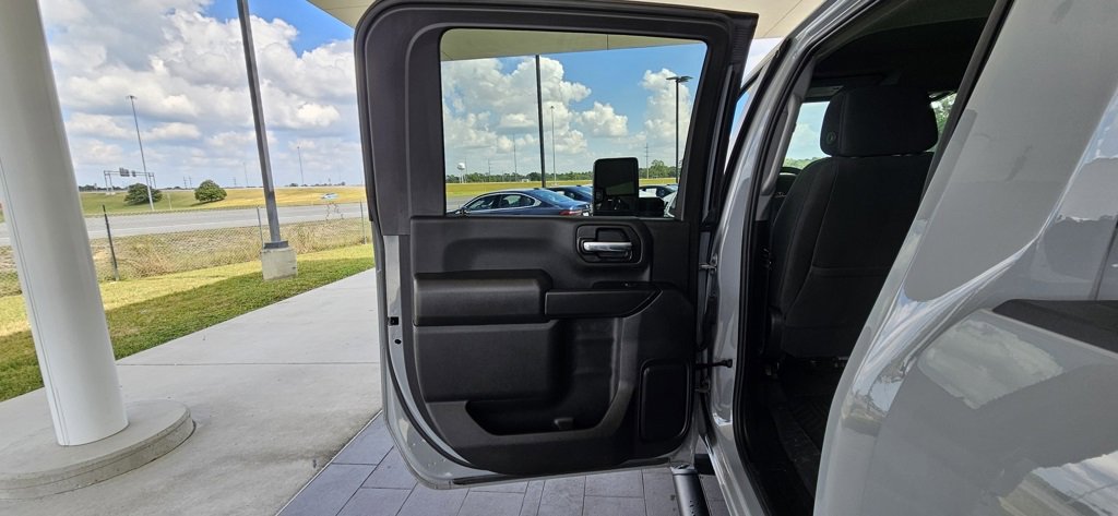 Used 2025 Chevrolet Silverado 2500 Custom w/ Custom Value Package image 15