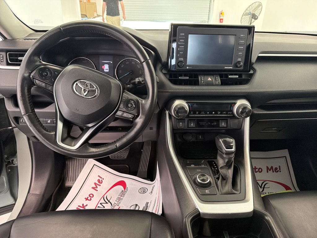 Used 2022 Toyota RAV4 XLE Premium AWD/4WD image 16