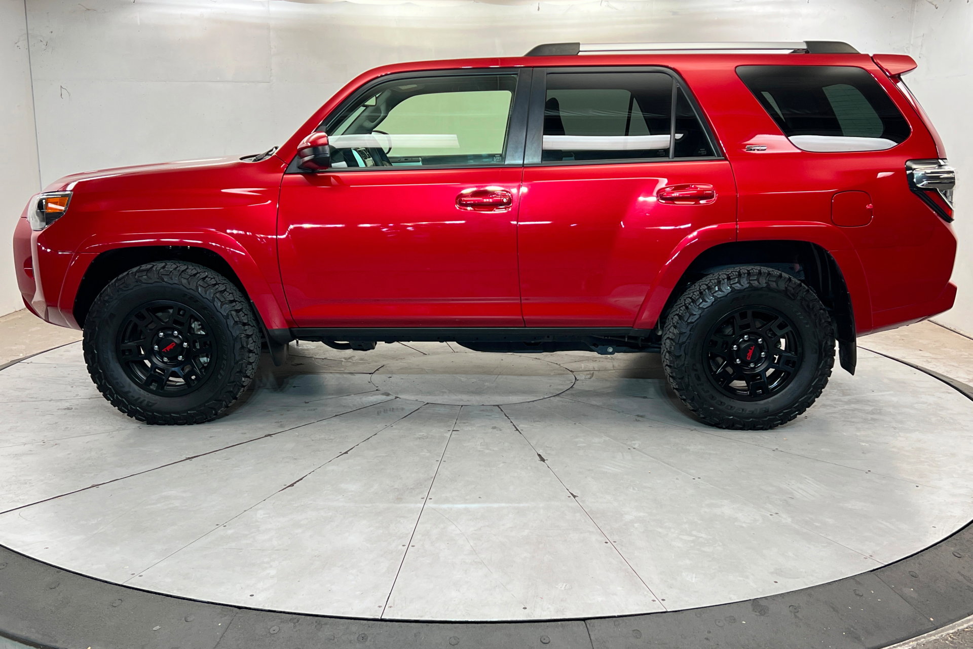 Certified 2023 Toyota 4Runner SR5 AWD/4WD image 2