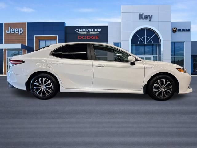Used 2020 Toyota Camry LE w/ Sunroof Package FWD image 8