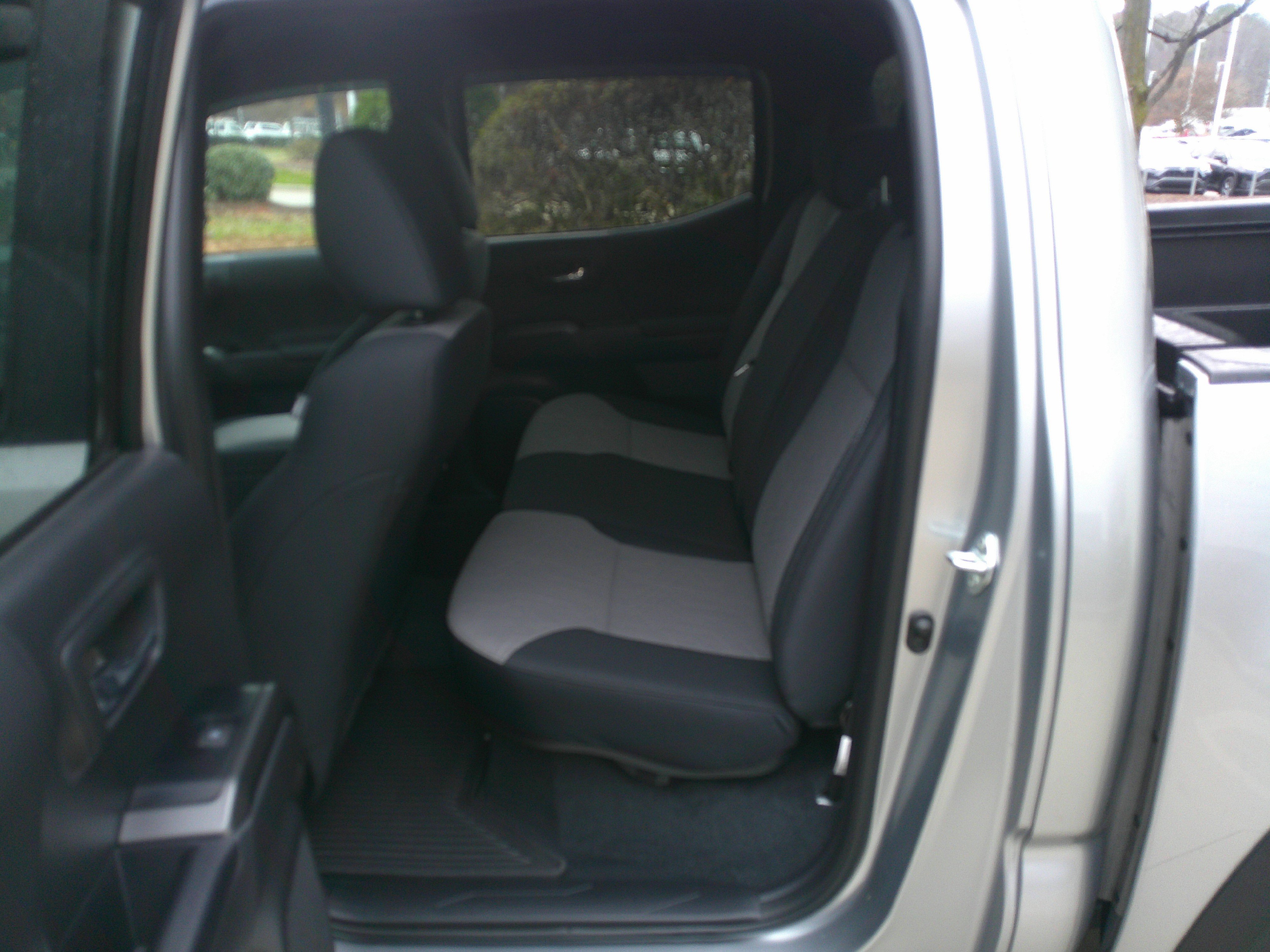 Used 2023 Toyota Tacoma TRD Off-Road image 33