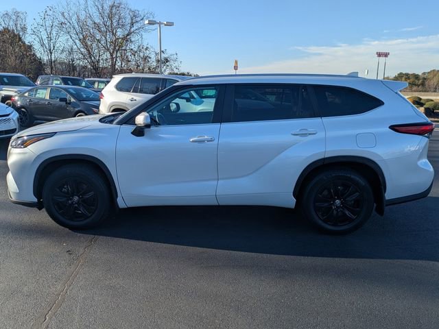 Used 2023 Toyota Highlander XLE image 7