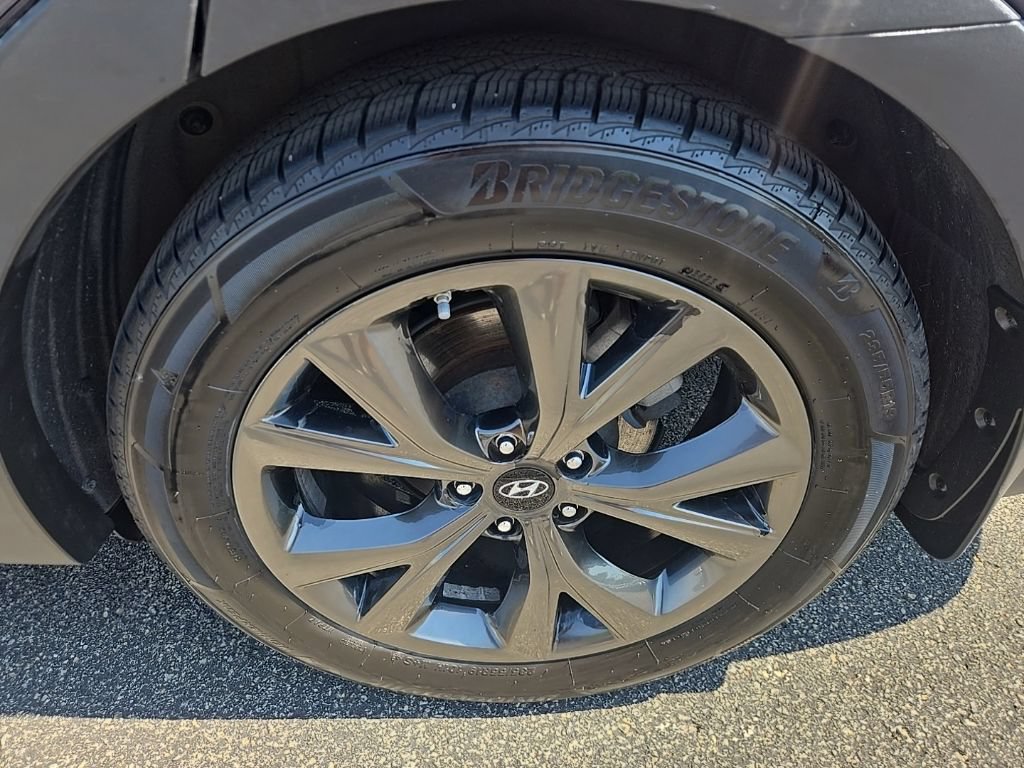 Used 2018 Hyundai Santa Fe Limited AWD/4WD image 16