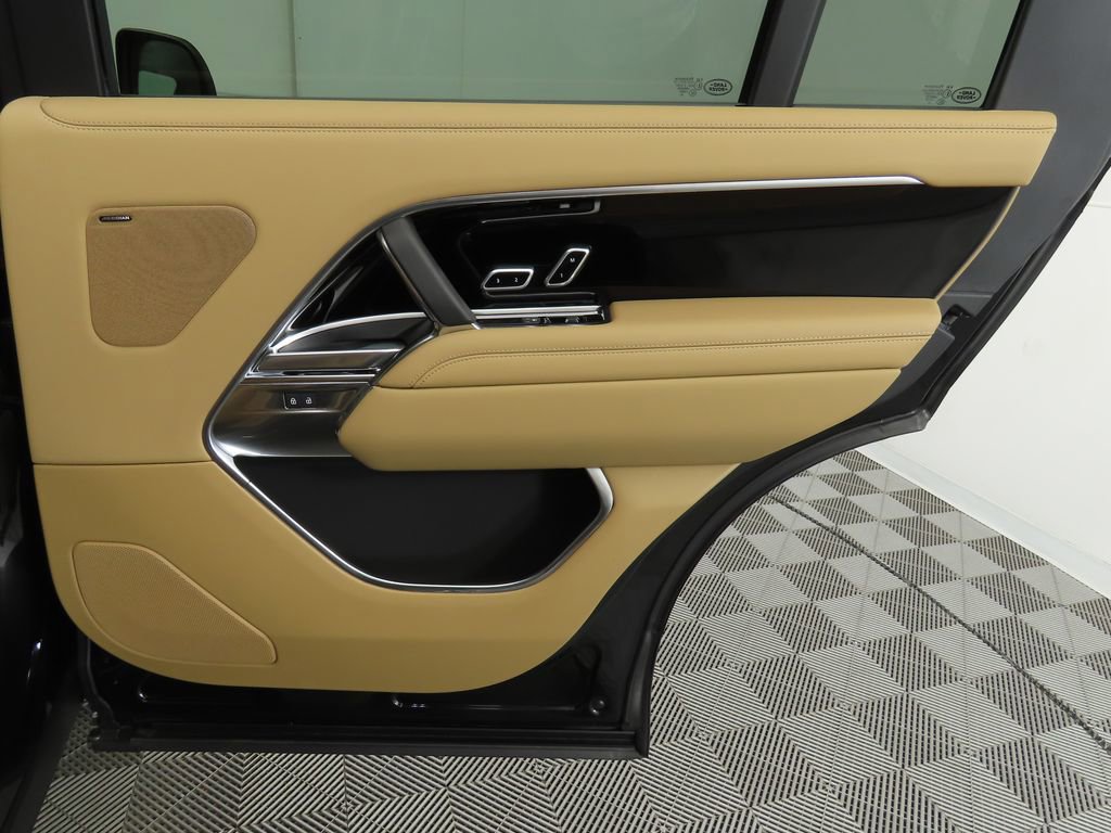 New 2026 Land Rover Range Rover Long Wheelbase SE image 27