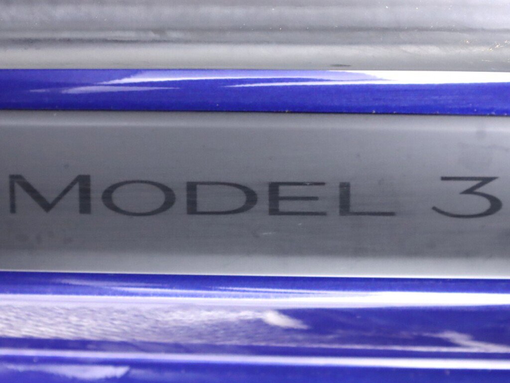 Used 2018 Tesla Model 3 Long Range image 37