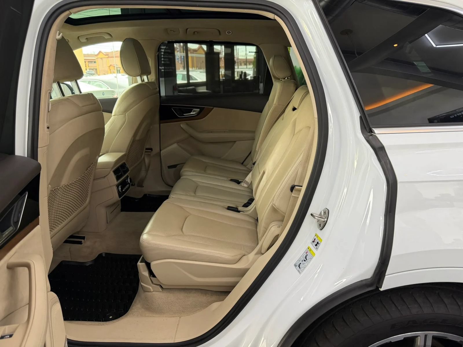 Used 2017 Audi Q7 3.0T Prestige AWD/4WD image 4