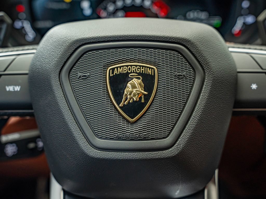 Used 2022 Lamborghini Urus AWD/4WD image 33
