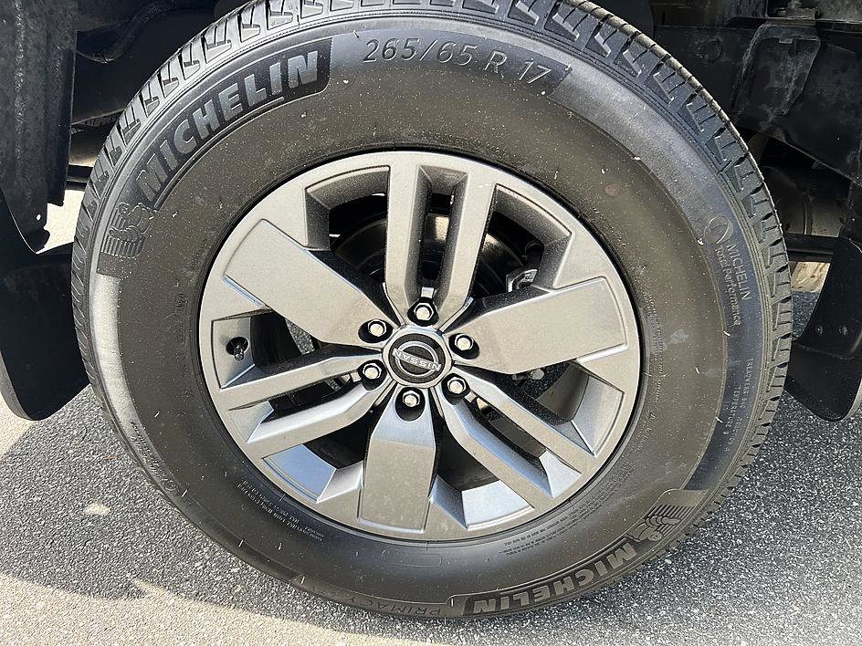 Certified 2025 Nissan Frontier SV image 11