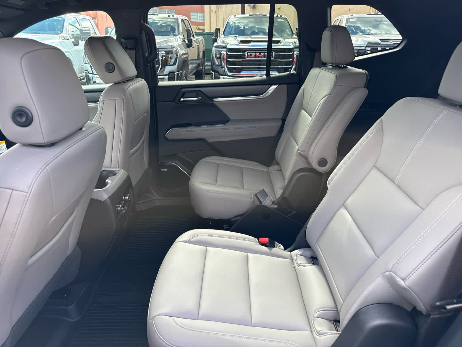 New 2026 GMC Acadia Elevation w/ Elevation Premium Package AWD/4WD image 12