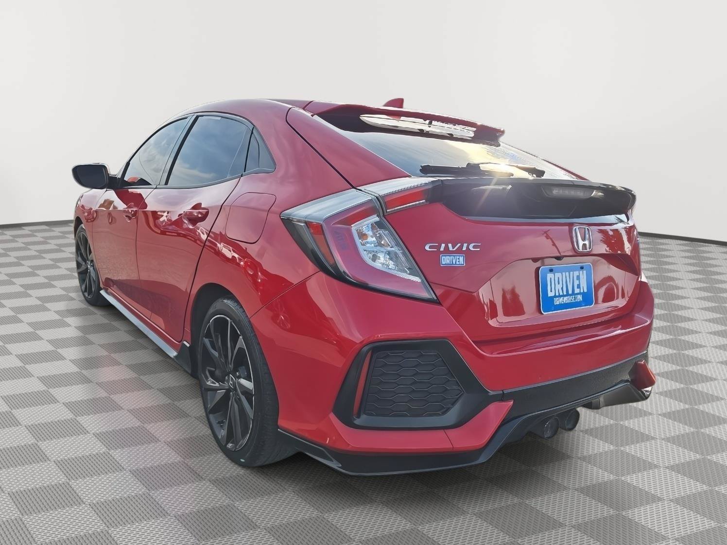 Used 2018 Honda Civic Sport image 6