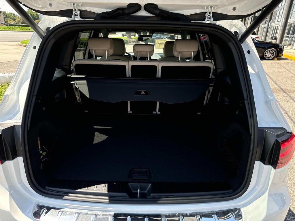 Used 2025 Mercedes-Benz GLB 250 image 6