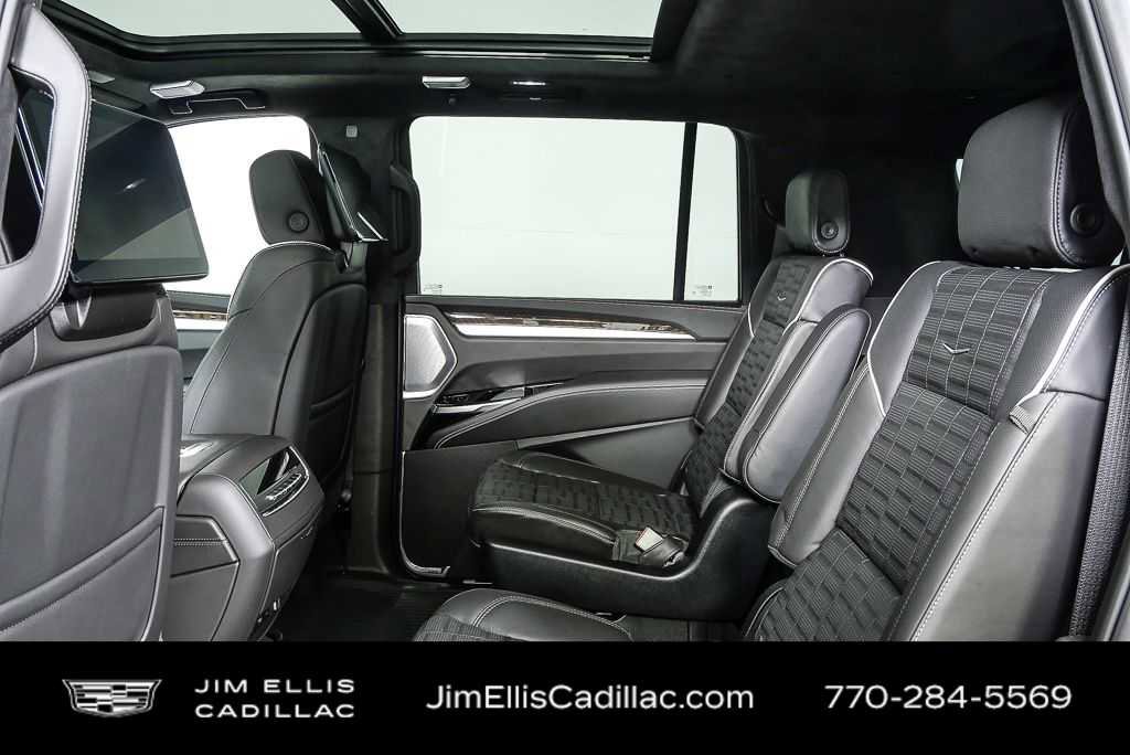 Certified 2026 Cadillac Escalade ESV Platinum Sport w/ LPO, ONYX Package AWD/4WD image 18