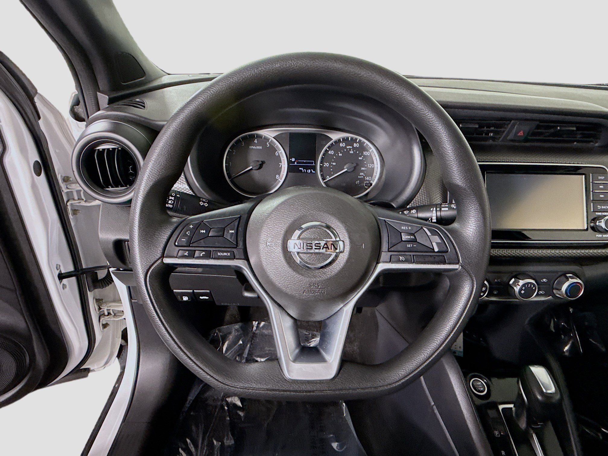 Used 2020 Nissan Kicks S image 13