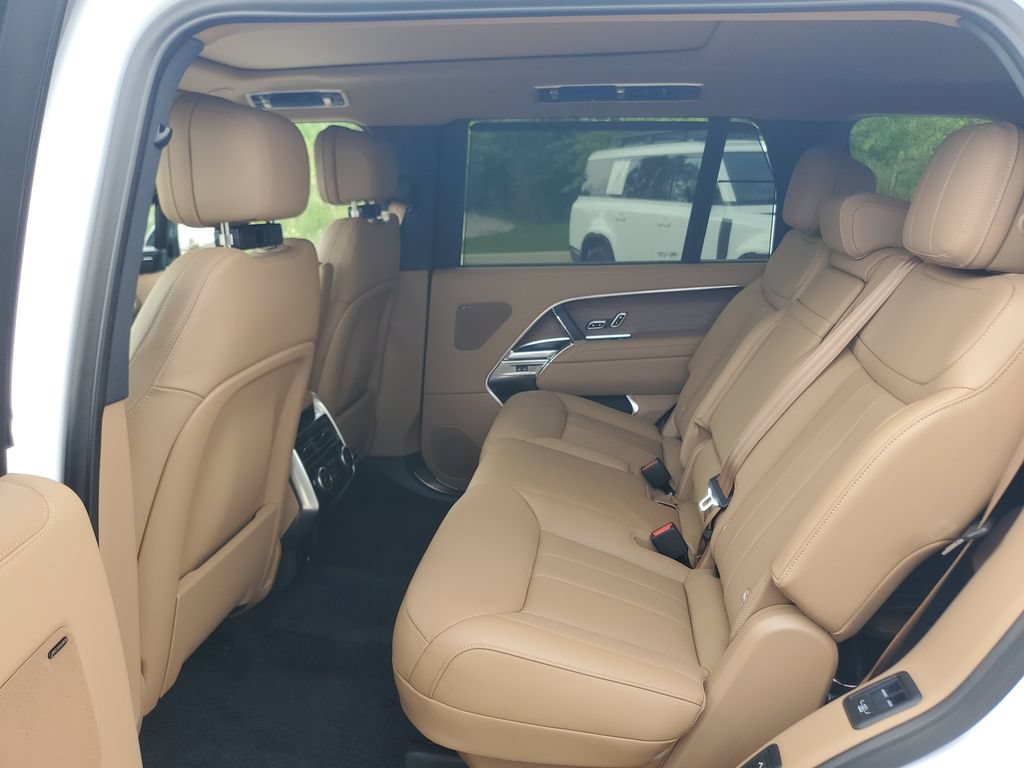 New 2026 Land Rover Range Rover Long Wheelbase SE AWD/4WD image 23