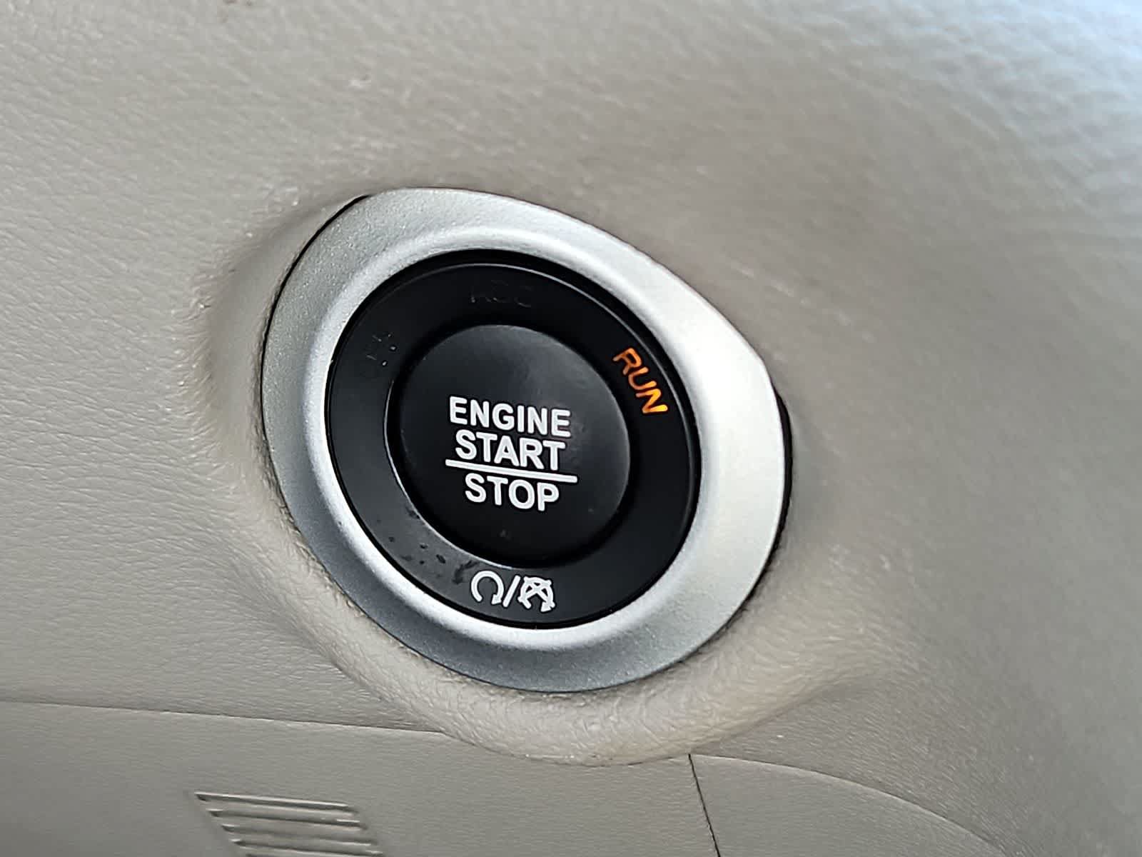 Used 2024 Chrysler Pacifica Touring-L FWD image 22