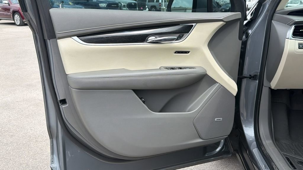 Used 2021 Cadillac XT6 Premium Luxury image 12