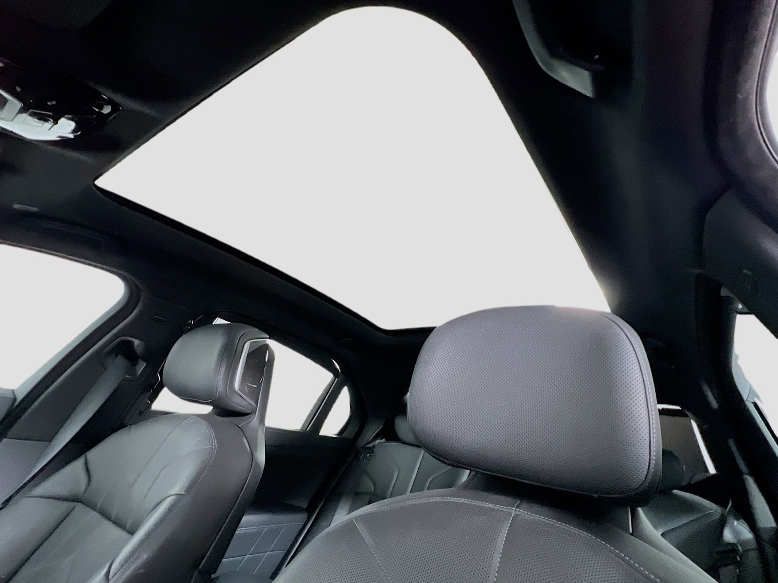 Used 2025 BMW 740i xDrive image 15