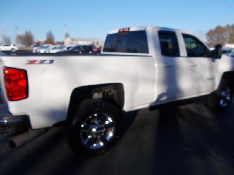 Used 2015 Chevrolet Silverado 2500 LT w/ LT Convenience Package image 13