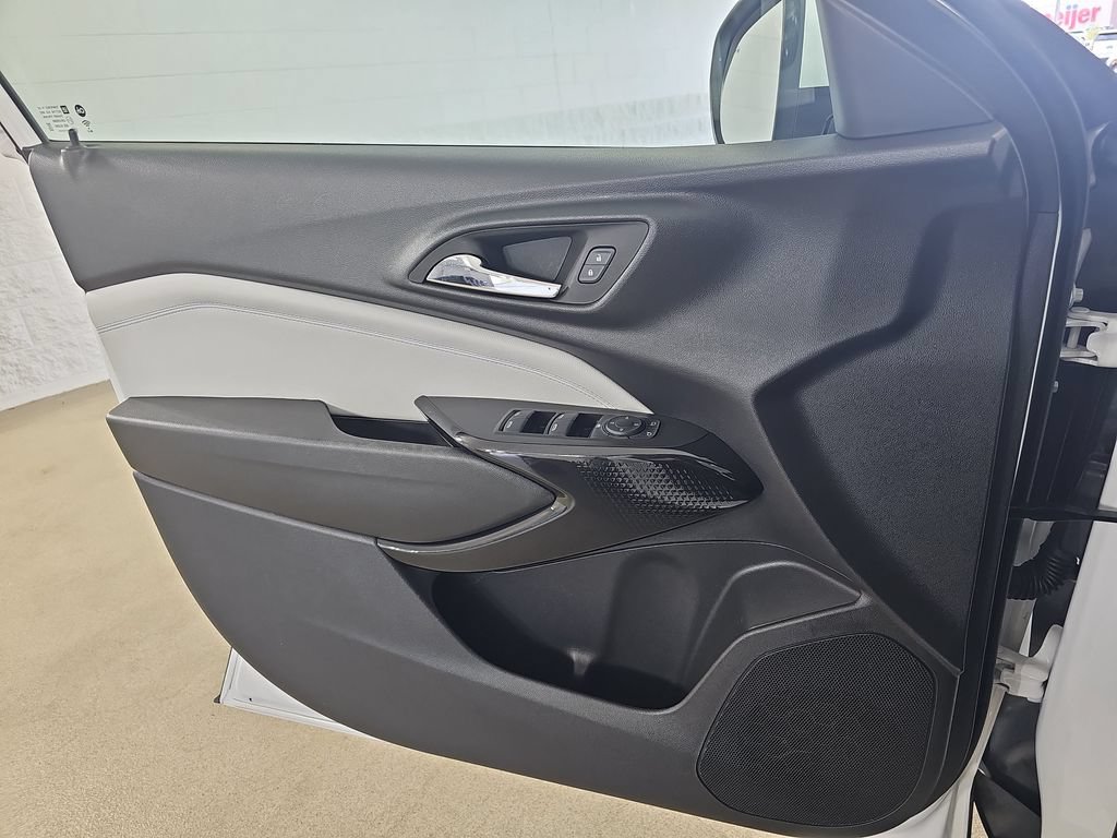 Certified 2024 Chevrolet Trax LT w/ Driver Confidence Package FWD image 32