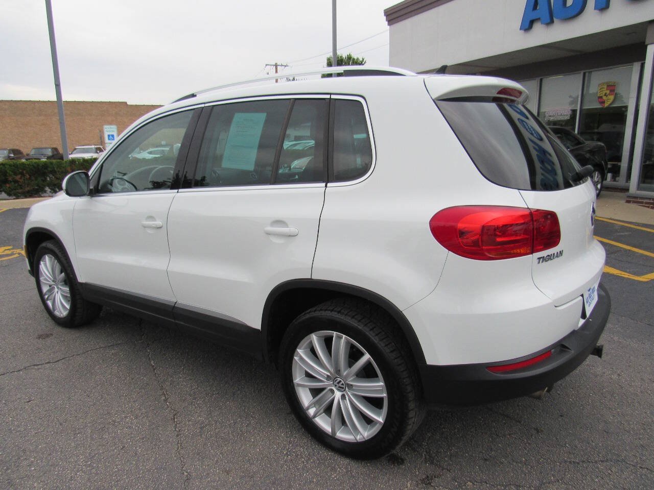 Used 2015 Volkswagen Tiguan SEL AWD/4WD image 2