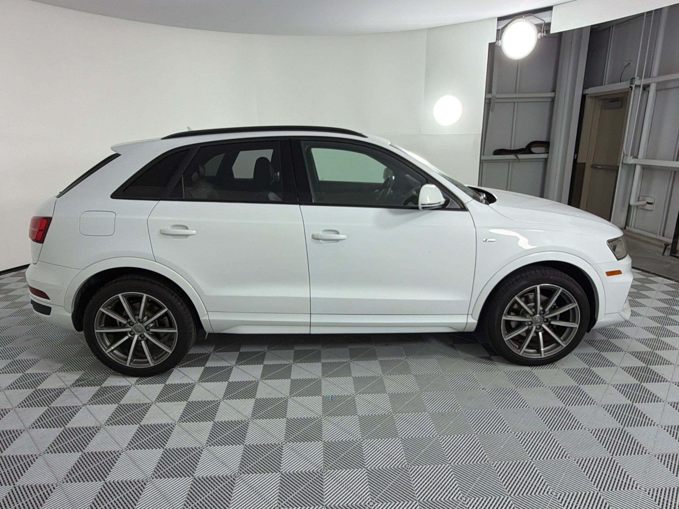 Used 2018 Audi Q3 2.0T Premium Plus w/ Premium Plus Package AWD/4WD image 8