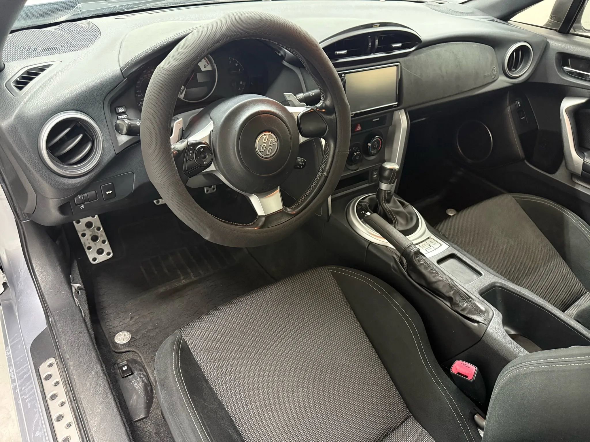 Used 2017 Toyota 86 Coupe 2D image 2
