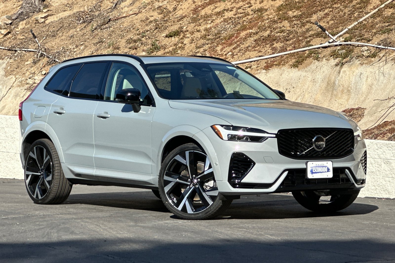 New 2026 Volvo XC60 T8 Ultra AWD/4WD image 2